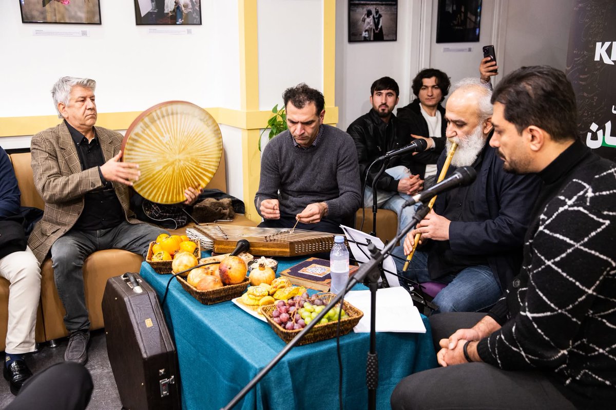 AbdulAzamAzizi's tweet photo. Les Nuits du Khorasan – Paris

Le 20 décembre 2025, à Paris, Yalda a réuni les cœurs du Khorasan, d’Afghanistan, d’Iran, du Tadjikistan et de France autour de la poésie, de la musique et du partage.
Yalda est passée, sa lumière demeure.
#Yalda #Khorasan 👇
https://t.co/iZSErl0az3 https://t.co/S912IU5xYR