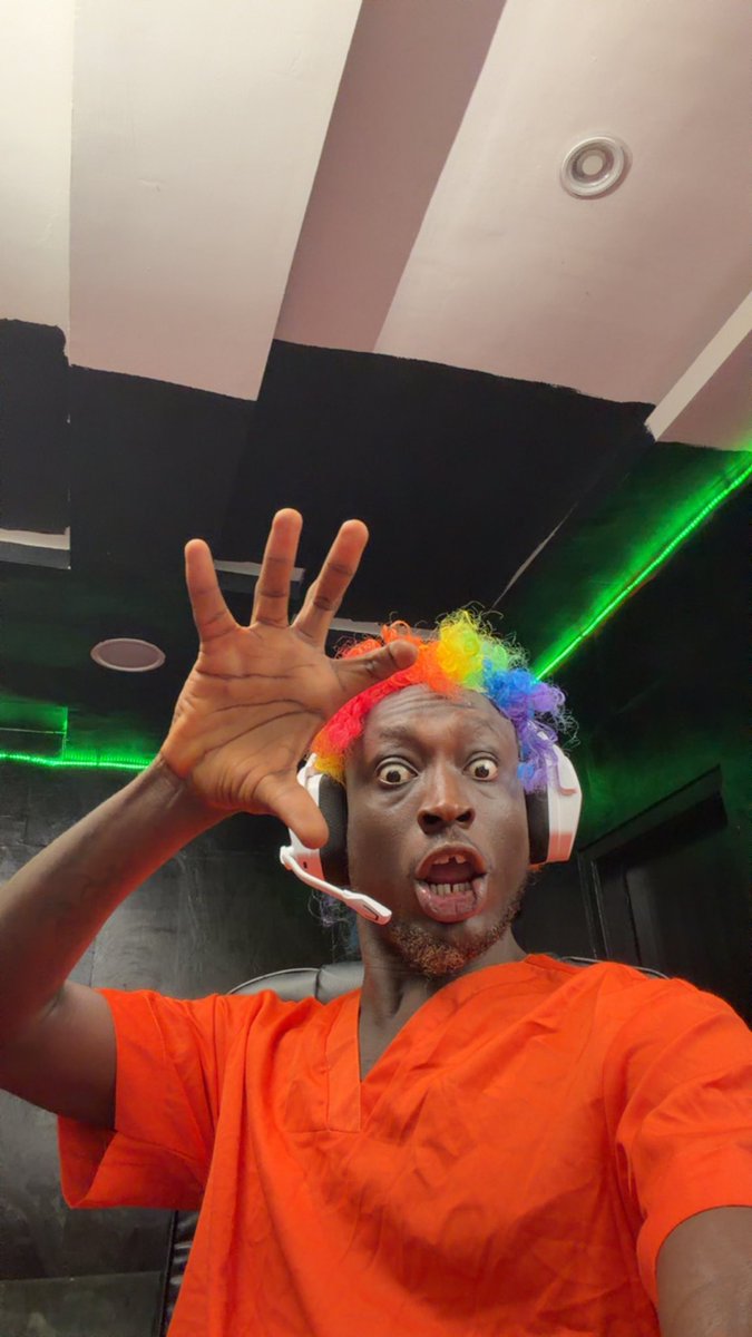 carterefe__'s tweet image. Join my live now 😂🔥