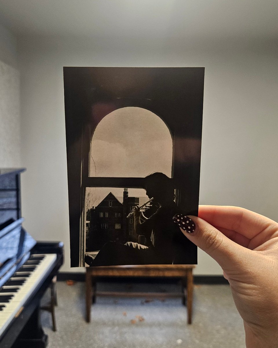 uidaho's tweet image. 🎼 Then and now: 1985/2025 🎵
📸: Ridenbaugh, photo courtesy of the University of Idaho Library archives.

#ThrowbackThursday #ThenAndNow #PhotoRecreation #Flute