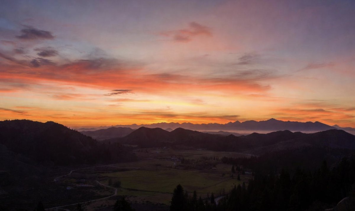 plotinoro's tweet image. He aprendido que envejecer no es perder sueños, sino aprender a elegir mejor cuáles vale la pena seguir soñando