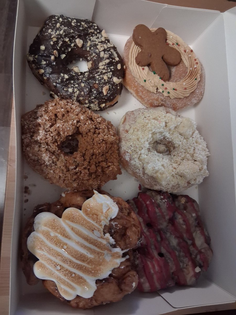 Last meal in Toronto. Got some bougie donuts to share with my friend and his girlfriend who were lovely hosts for my last few days. 

Overall I'm pretty content with how this trip was. Visited lovely people, had some good food, bought some clothes I needed and other fun things I