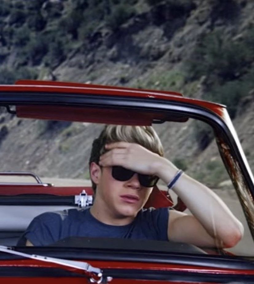 payno_foreever's tweet image. me playing                                        my friends
1D songs                                             and family