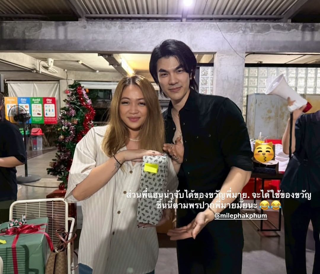 It's Secret Santa time at BOC
Ho Ho Ho !!! 🎄🎅

Cr. 📷 Hannah Pischedda IG

#MilePhakphum <a href="/milephakphum/">mile phakphum</a>