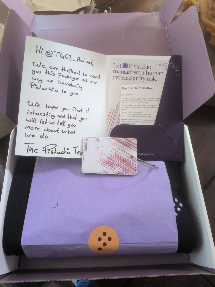 Got a hoodie from <a href="/PistachioApp_/">Pistachio</a> via <a href="/ZackKorman/">Zack Korman</a> in the Houston, TX area today and I love it. Great quality, hand written note and probably the best promo I've seen in a while.

Definitely going to be a daily driver for me.