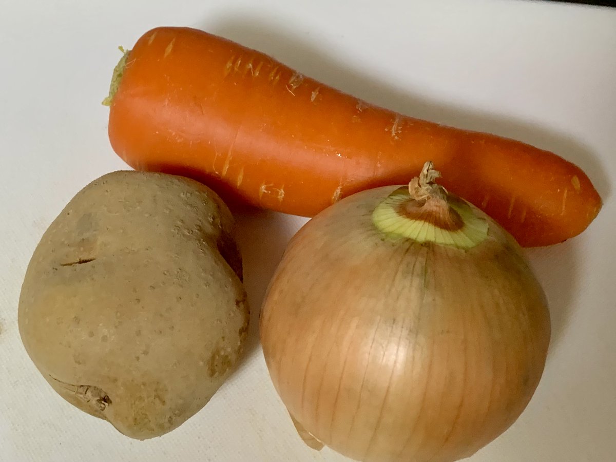 この材料でカレーシチュー以外を作って下さい（肉は追加可）