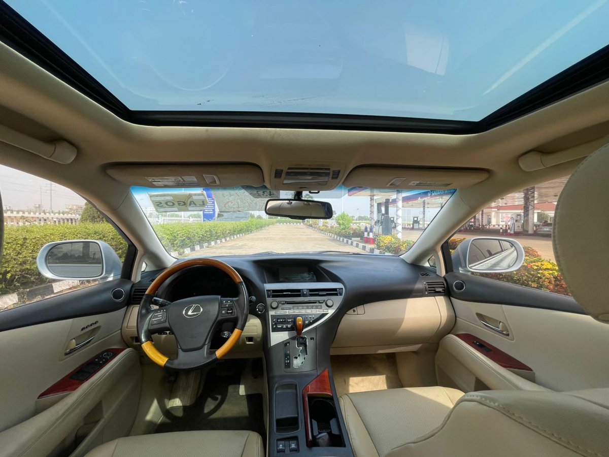 Coded_XM's tweet image. 🚨JUST IN:THIS IS THE MOST BEAUTIFUL FOREIGN USED LEXUS RX350,2011 MODEL(NOV ENTRY),SUNROOF,KEYLESS,BRAND NEW TYRES,BLACK LEATHER SEATS,LOW MILEAGE,GOING FOR #21.5M ONLY*