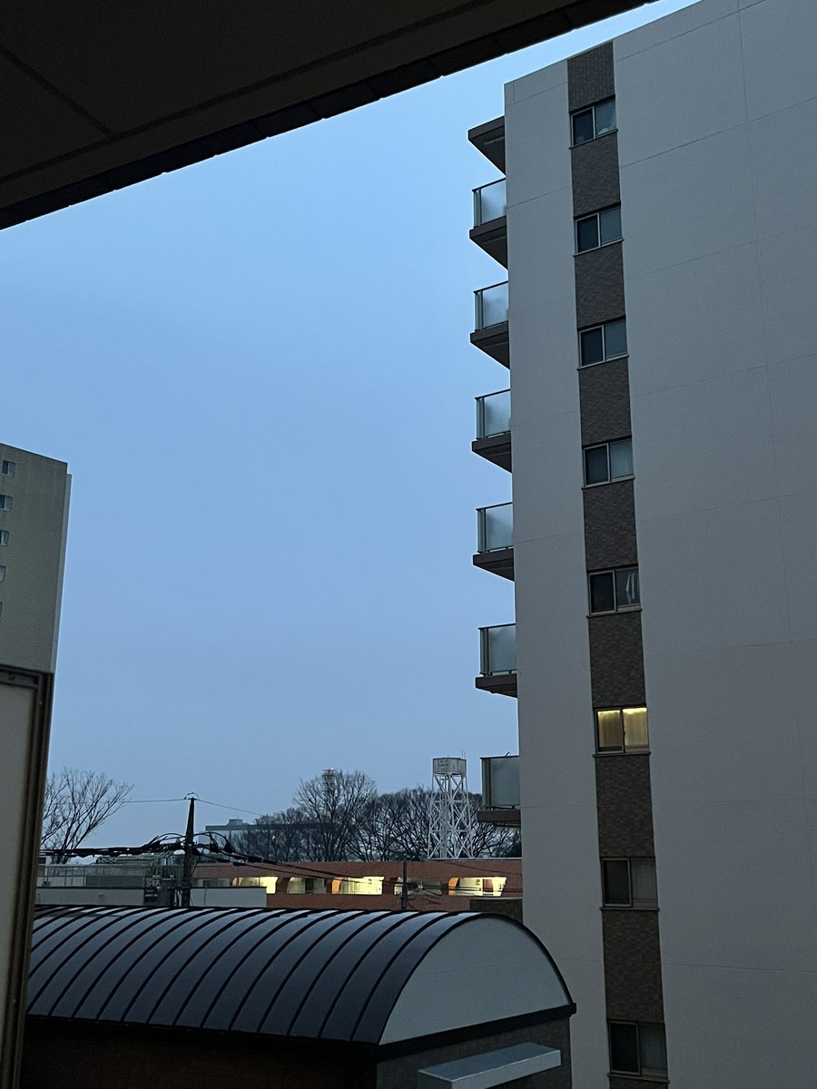 ロードワークの時間も太陽出てないしクソ寒いし冬嫌いすぎる