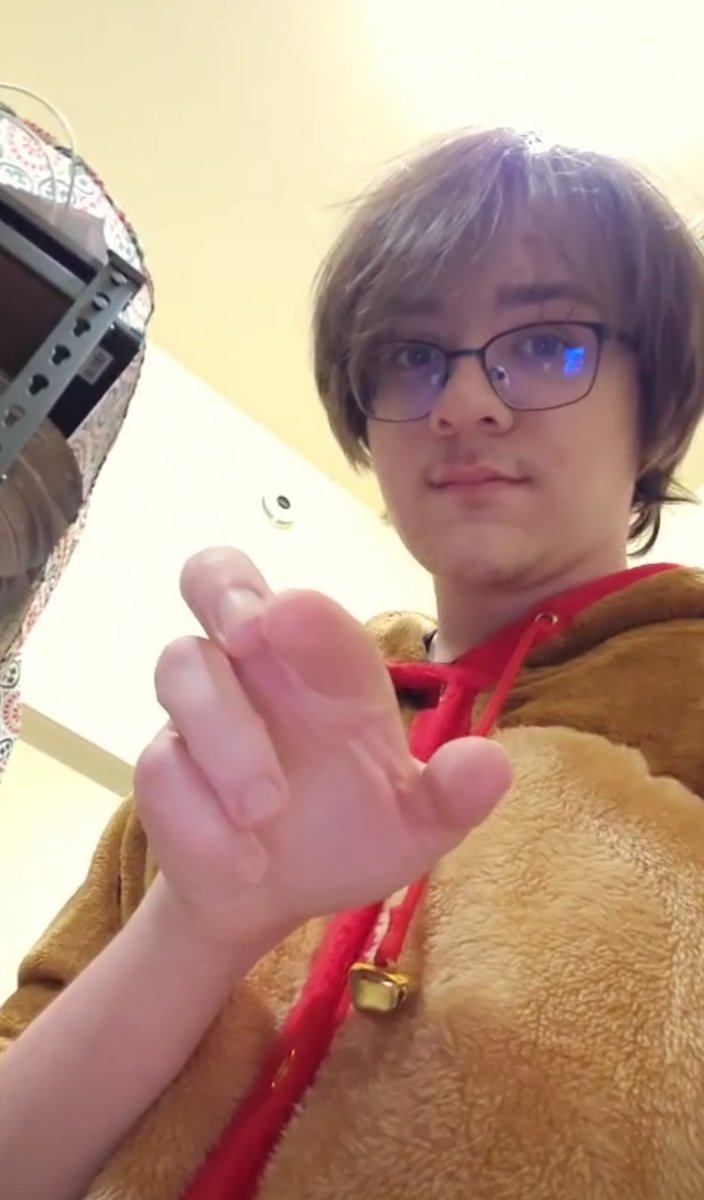 GunnarR9's tweet photo. Just found out my cousin looks like @PeanutButterGmr https://t.co/zbIfNZ82y5