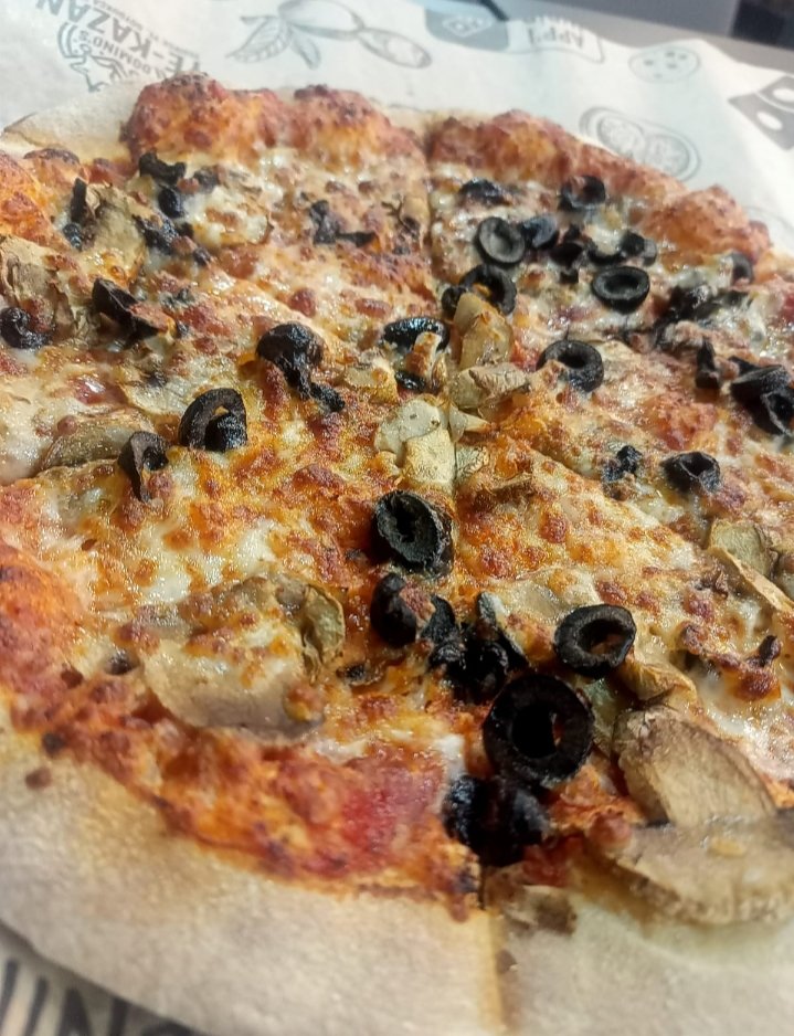 Hiç malzeme koymasaydiniz kanka.   400 milyon para almasını biliyorsunuz ama <a href="/dominos/">Domino's Pizza</a>