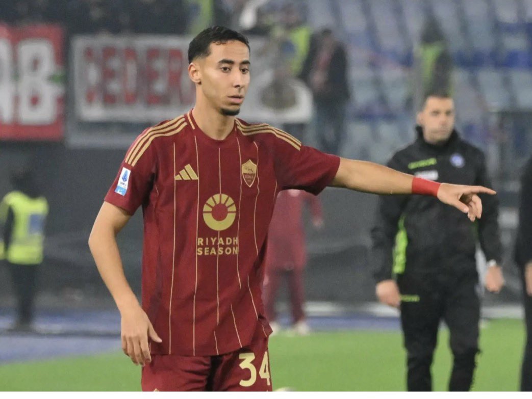 Meshalsaad's tweet image. انس صلاح الدين المعار لإيندهوڤن خيار شرائه ٨ مليون وروما ملزمه بقبول هذا المبلغ يعني مافيه مجال نرجعه اذا قدم الهولنديين هالمبلغ ، اهين اللي رضى بالصيغه هذي .