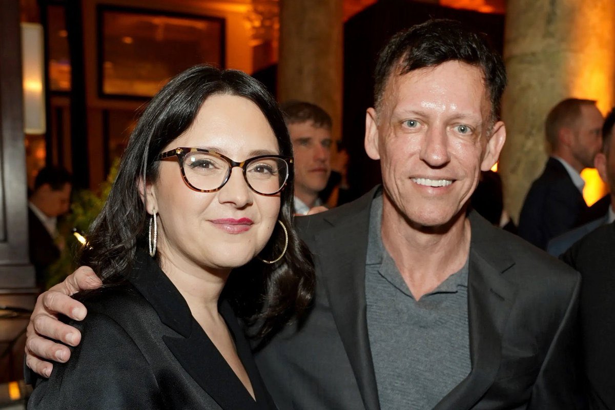 joni_askola's tweet image. Bari Weiss and one of her owners
