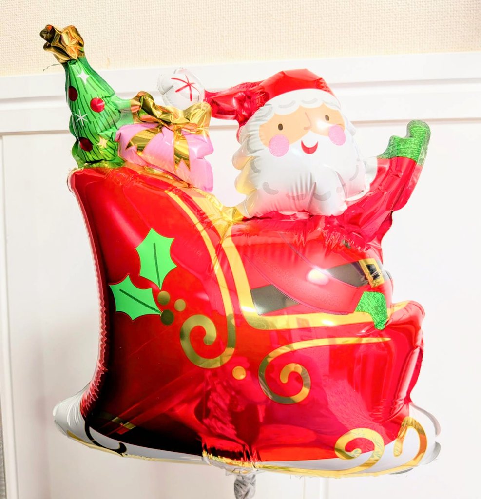 〈サンタ🧑‍🎄〉

雨のXmasですね☔

パパサンタさんが🧑‍🎄子供達の元へ素敵なプレゼント🎁

今日はサンタさんも🧑‍🎄
傘☂がいるかな…😂

私も幼少の頃、貧しく厳しい父親😤でしたが😢

一度だけ、朝起きたら
ゴジラ🦖のおもちゃが…😭

最初で最後のXmasプレゼント🎁だったなぁ…🥹

今日も頑張るニャ〜😹