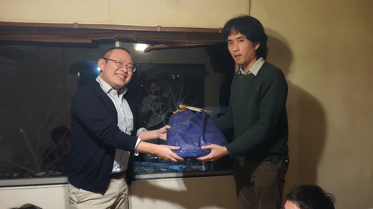 榎 真一先生が来年1月より他大学へご赴任されるにあたり、送別会を開催しました。
ポスドク時代を含めワイン科学研究センターでの10年にわたるご尽力に心より感謝申し上げます。
新天地でのご活躍を応援しています！

榎先生、本当にありがとうございました。