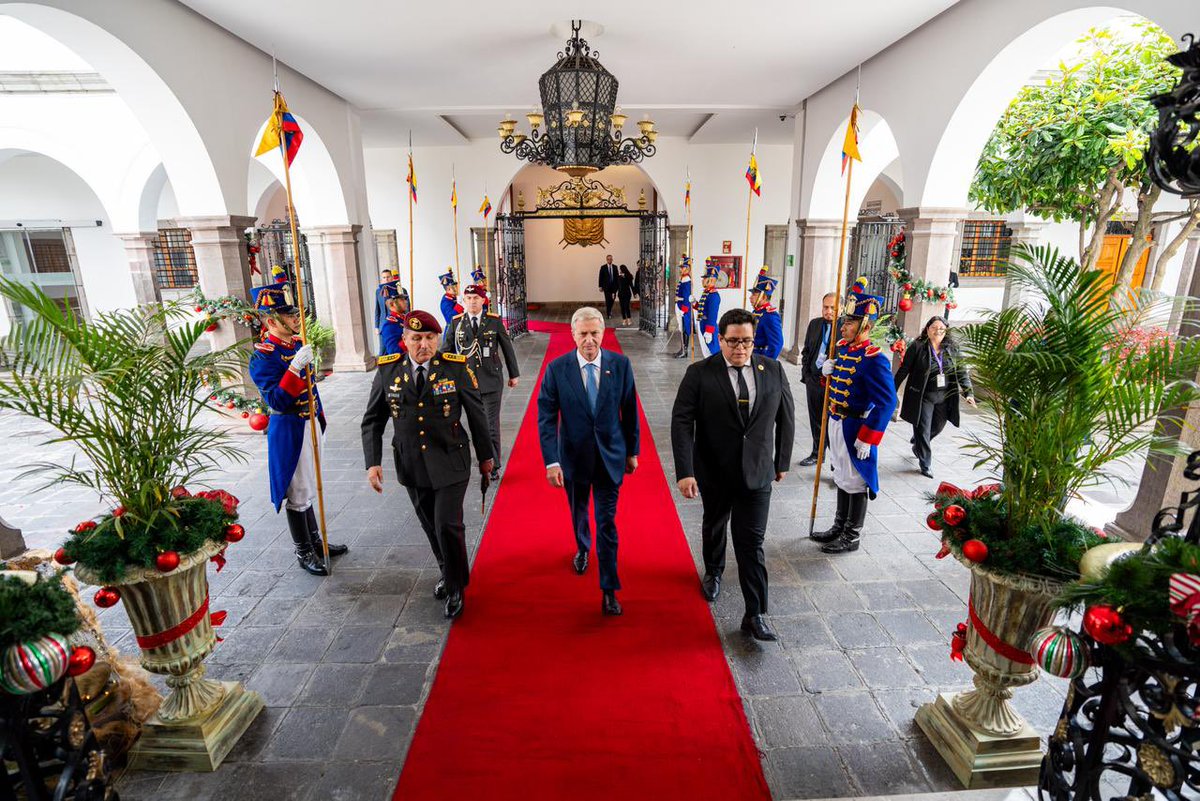 OPE_Chile's tweet photo. El Presidente Electo @joseantoniokast se reunió en Ecuador con el Presidente Daniel Noboa para conversar sobre los desafíos de seguridad que enfrenta la región y la necesidad de fortalecer la cooperación entre ambos países. https://t.co/wqoL2sB4Sz