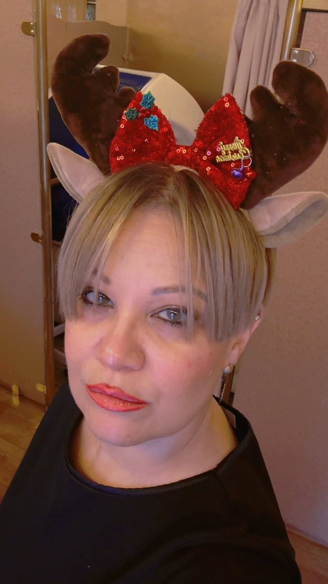 Καλά Χριστούγεννα ρε κερατάδες 🩷