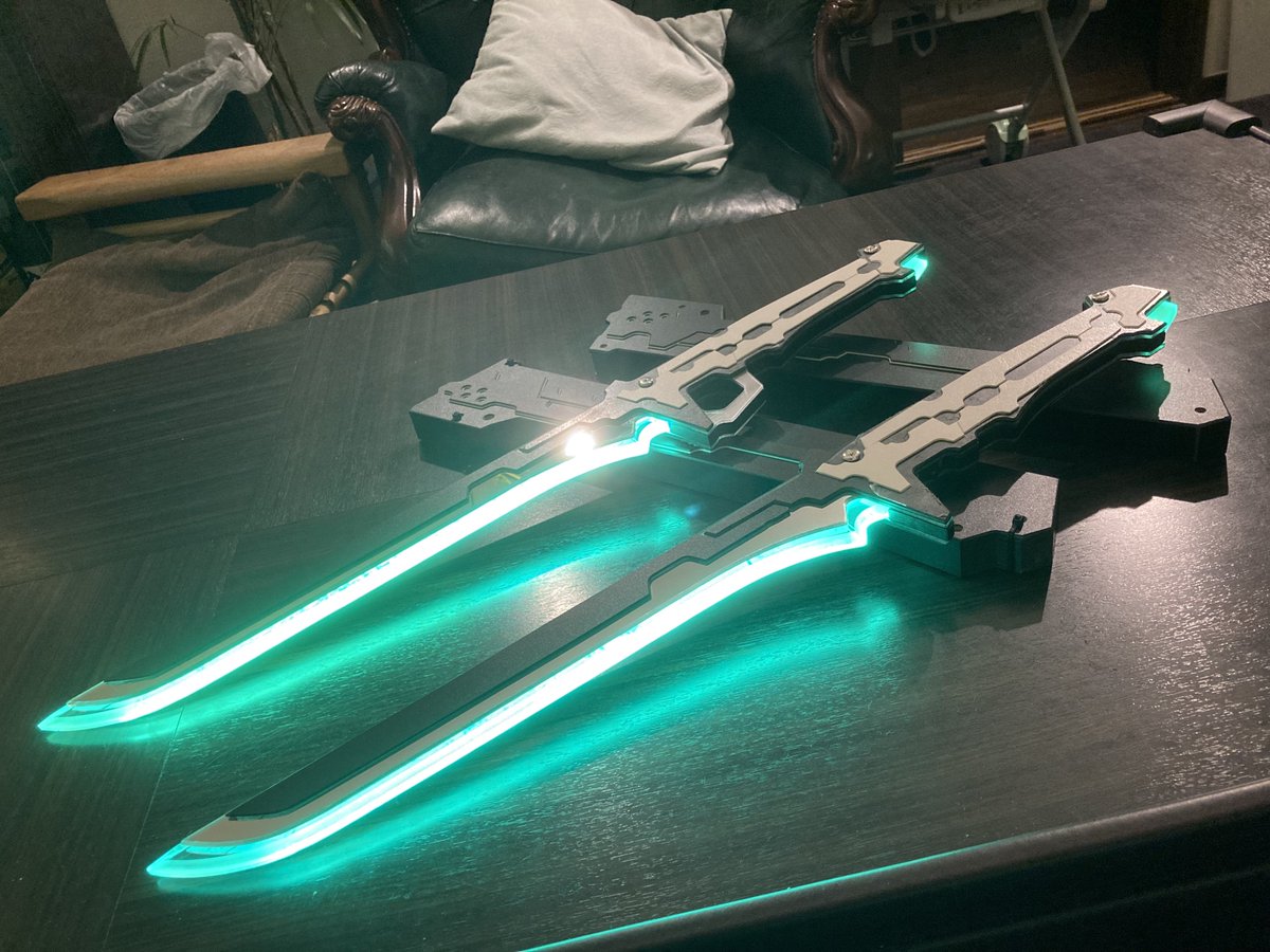 ShinnjouEi's tweet image. 『男性へのクリスマスプレゼントはネクタイやハンカチがおすすめ』などというデマが流れていますが、絶対に信用しないでください！

男子が本当に欲しいのはこれです！