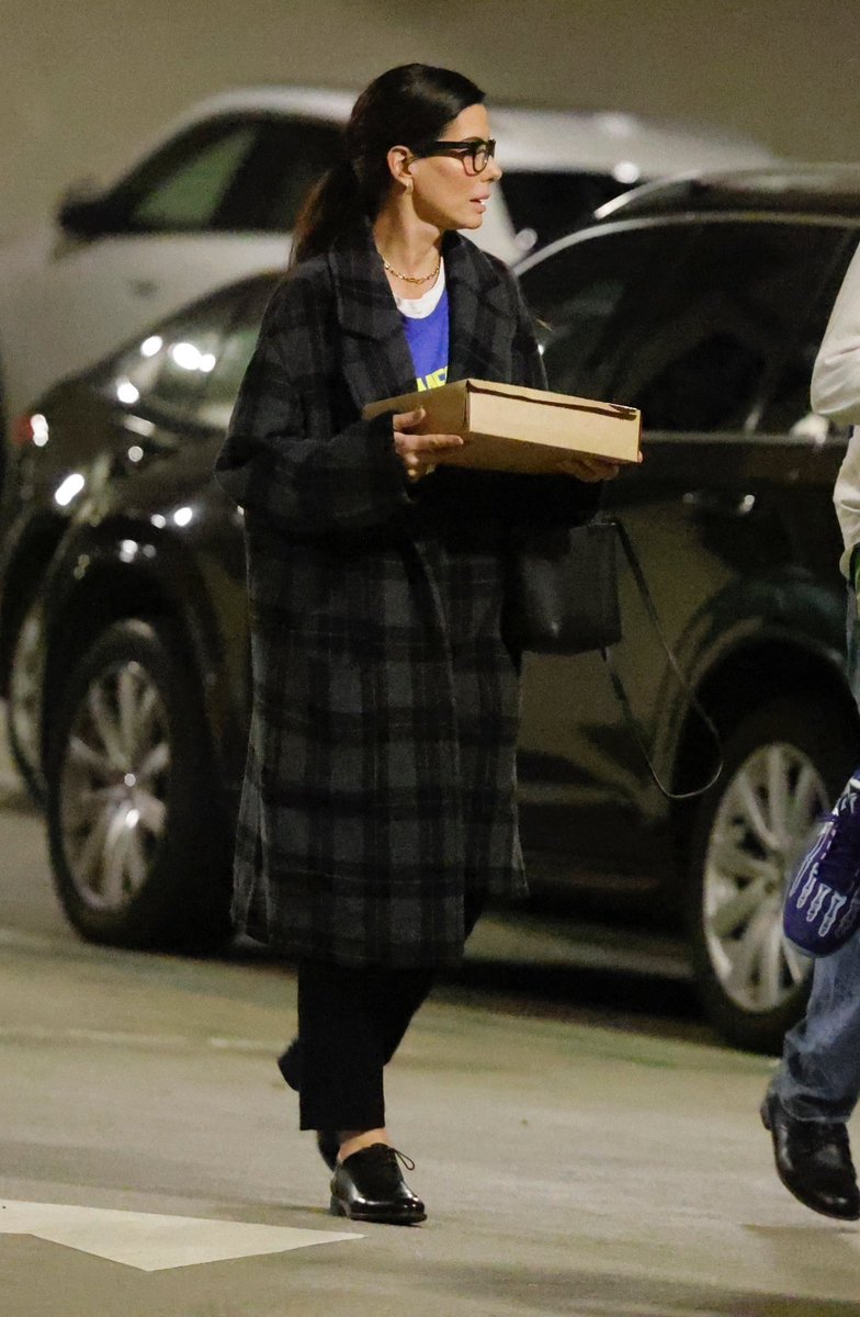 🚨 Sandra Bullock in Los Angeles today, Dec. 23.