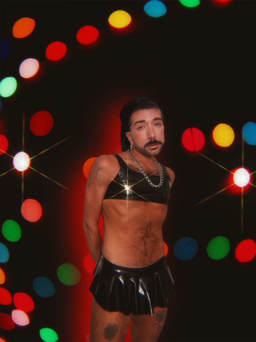 GregoryPatrickk's tweet photo. 🎶 deck the halls &amp; wreck my morals 🎶
🎶 fa la la la la, la la la la 🎶

🎄merry xxxmas 2025🎄
love, your fav yuletide menace

wearing the classic jock skirt &amp; (re)wearing the classic bralette both in black by the one &amp; only Kennie Mas 🤭🥰 https://t.co/az3UuvAt5K