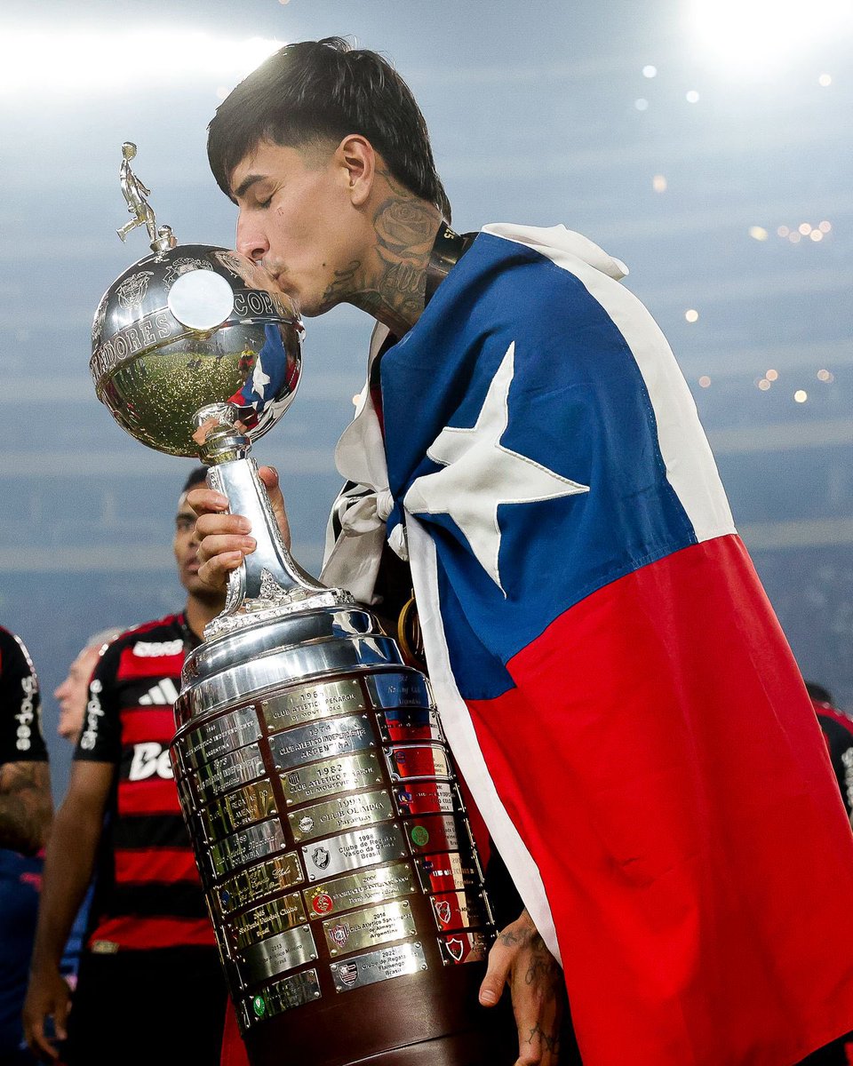 ColunadoFla's tweet image. 🥹🇨🇱 Pulgar foi homenageado em San Ramón, no Chile, com uma obra de arte em um muro que faz referência ao Tetra da Libertadores conquistado pelo Flamengo.