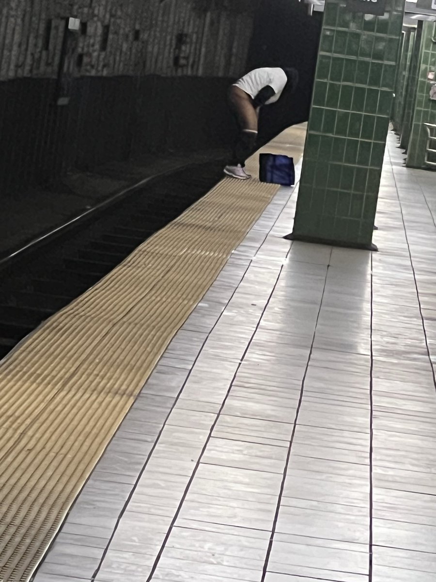 JjkJeremy's tweet photo. Just another commute #filthadelphia #philthadelphia #SEPTA #Philly #Philadelphia https://t.co/vKrZNo6r54