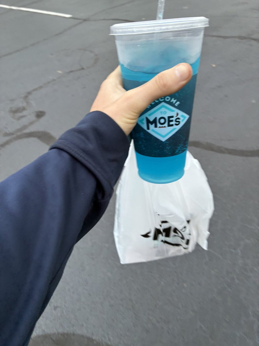 johndog68's tweet photo. Treat yourself #bluepowerade https://t.co/lhYNvBmIdA