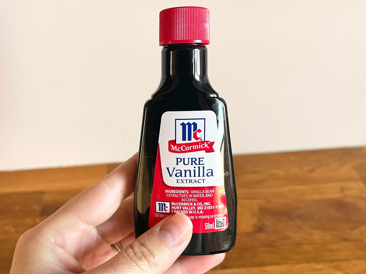 DustinMPeyser's tweet image. Christina Tosi’s Ingenious Hack for a McCormick Vanilla Extract Bottle That You’ll Use Every Time You Bake dlvr.it/TPzgXT #BakingTips #VanillaExtract #ChristinaTosi #BakingHacks #KitchenGadgets