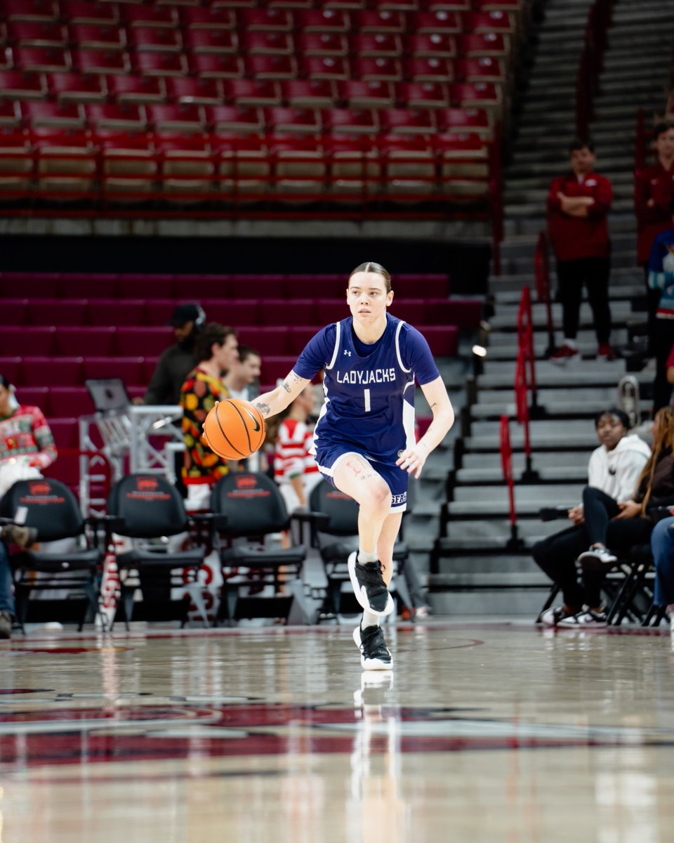SFAWBB's tweet photo. Season of U✨

#AxeEm x #BeU https://t.co/nEfeWLCVkQ