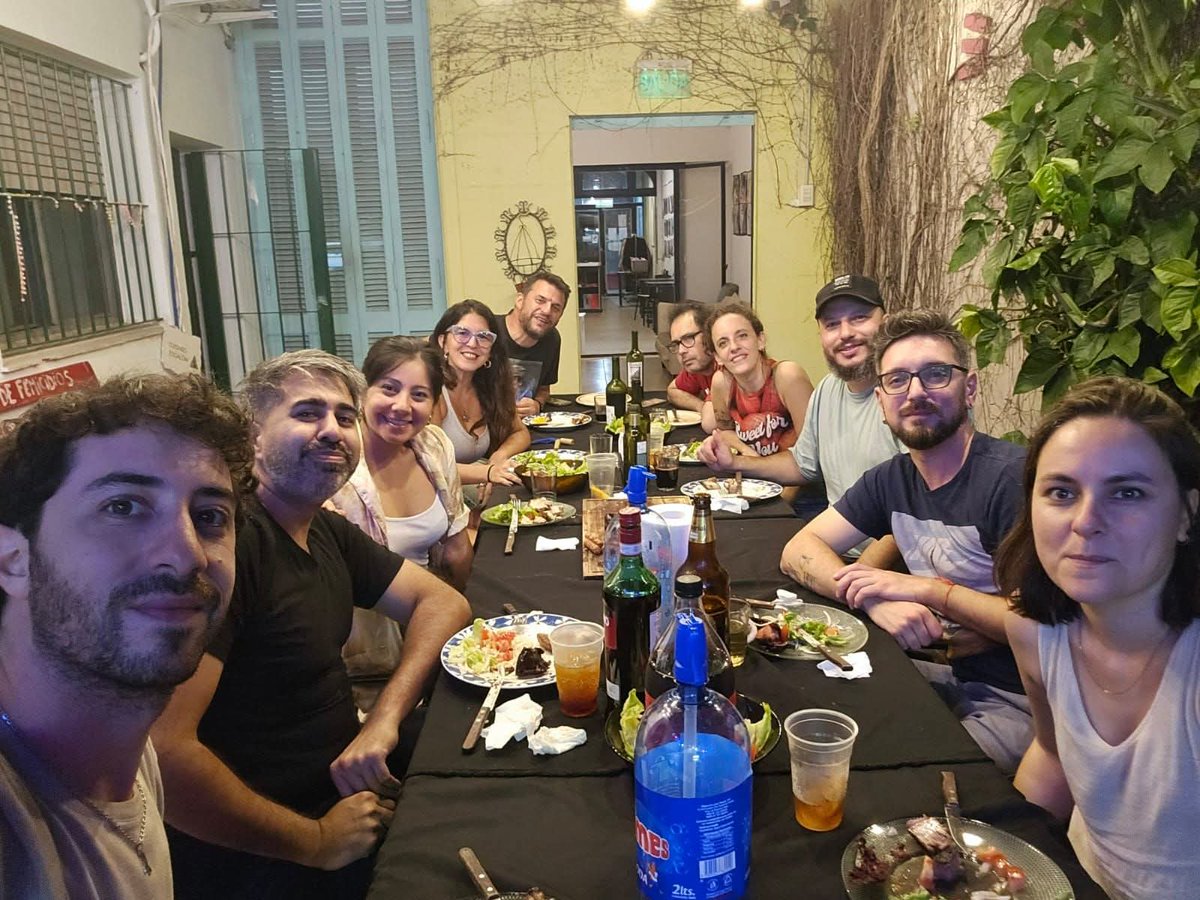 EL CEDEAM CELEBRA EL AÑO

Ayer, con este gran equipo del <a href="/CEDEAM_FCE_UBA/">CEDEAM</a> (Centro de Estudios de Desarrollo Económico) nos juntamos a celebrar el 2025.

Arrancamos el año con la presentación de nuestro libro "La Ciudad Posible. Innovación y Politicas" y lo fuimos presentando desde