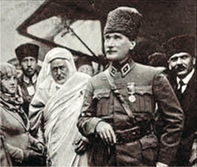 sukrualniacik's tweet photo. Başın sağolsun #Libya
Bu ortak acı, ezelden gelen ebedi dostluğumuza vesile olsun.
Şehitlere Allah’tan Rahmet, Libya halkına sabır ve basiret niyaz ediyorum.
Çanakkale Dardanos tabyası 18 Mart 1915 Yüzbaşı Hasan’la yan yana yatan Trablus’lu Teğmen Mevsuf’un da ruhu şad olsun. https://t.co/ypo9z7M69f
