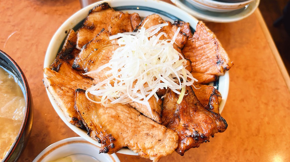 いっぴんの豚丼
豚汁に味玉が旨い