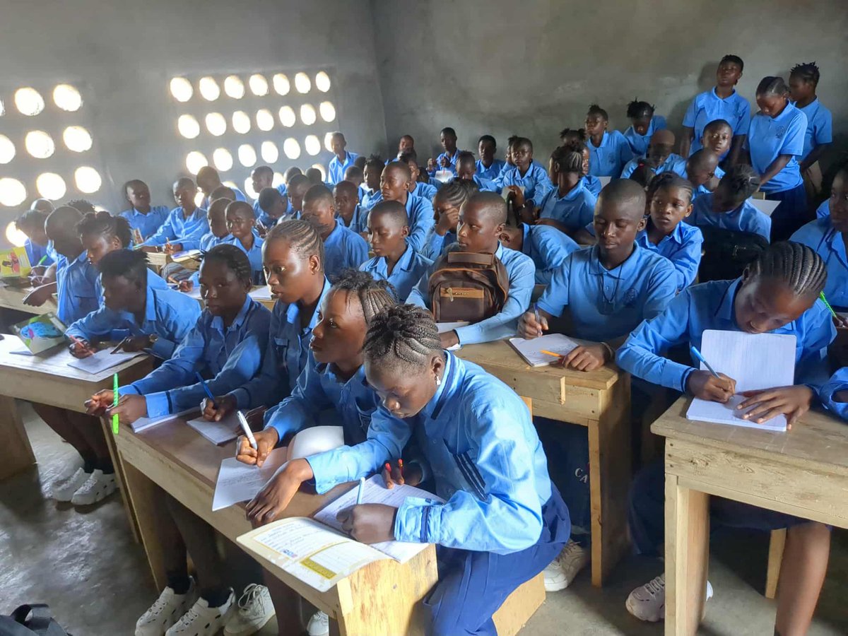 SierraIntlAcad's tweet photo. Attentive learners despite the crowded classrooms https://t.co/FRbp7bNBsr