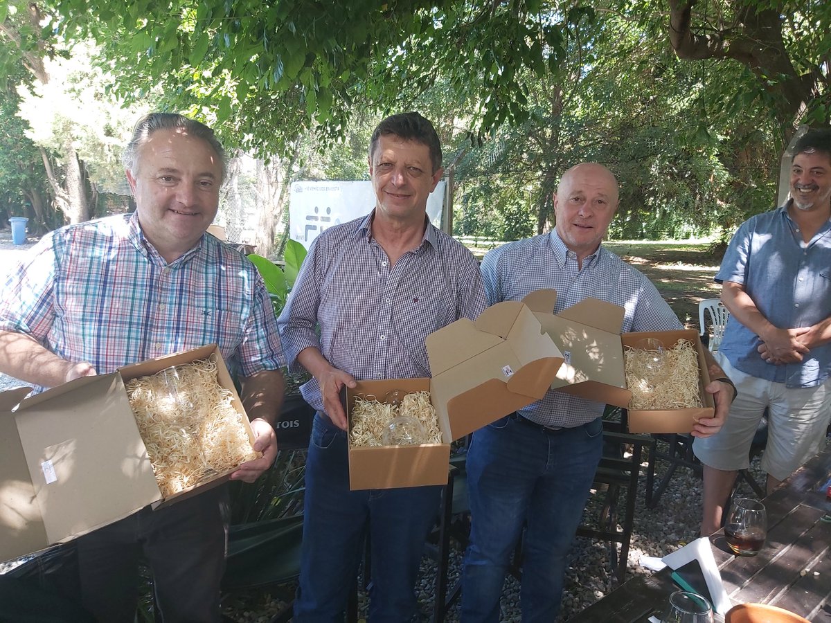 Los decanos Jorge Dutto <a href="/fcaunc/">Agronomia - UNC</a> y Gustavo Urenda <a href="/FCCUNC/">Facultad de Comunicación - UNC</a> junto a Daniel Urcia director ejecutivo de <a href="/AFICcba/">AFIC</a> y directivo de <a href="/carne_argentina/">Carne Argentina IPCVA</a> nos acompañaron en el encuentro de cierre de año del <a href="/CIPAGCba/">CIPAG</a> #comunicacionagro #alimentosdecordoba #origenArgentina