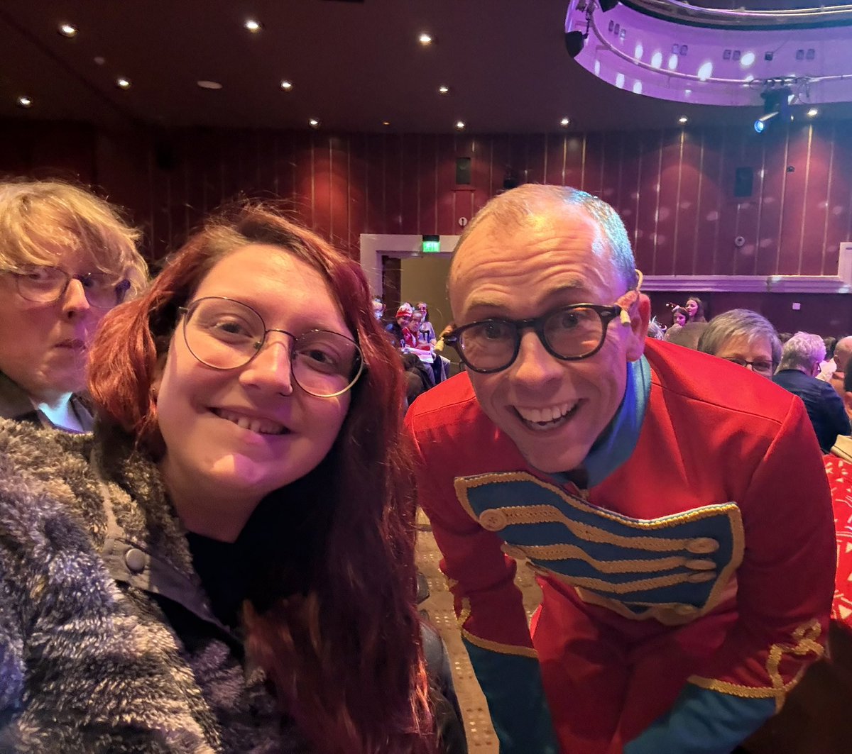 HotelDiablou's tweet photo. Best Christmas Ever!! Got to meet buttons
(@joetracini) @NorwichTheatre #wewenttotheball 🥰💜 https://t.co/CG83y2xTUn