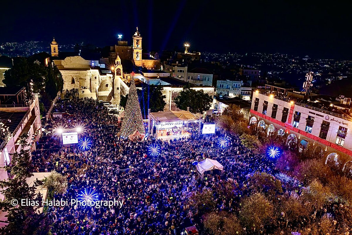 since33's tweet image. After two years without Christmas celebrations, Manger Square in Bethlehem is filled with light— and people. Crowds of Palestinian Christians have again been joyfully filling Manger Square. Hope is still alive!