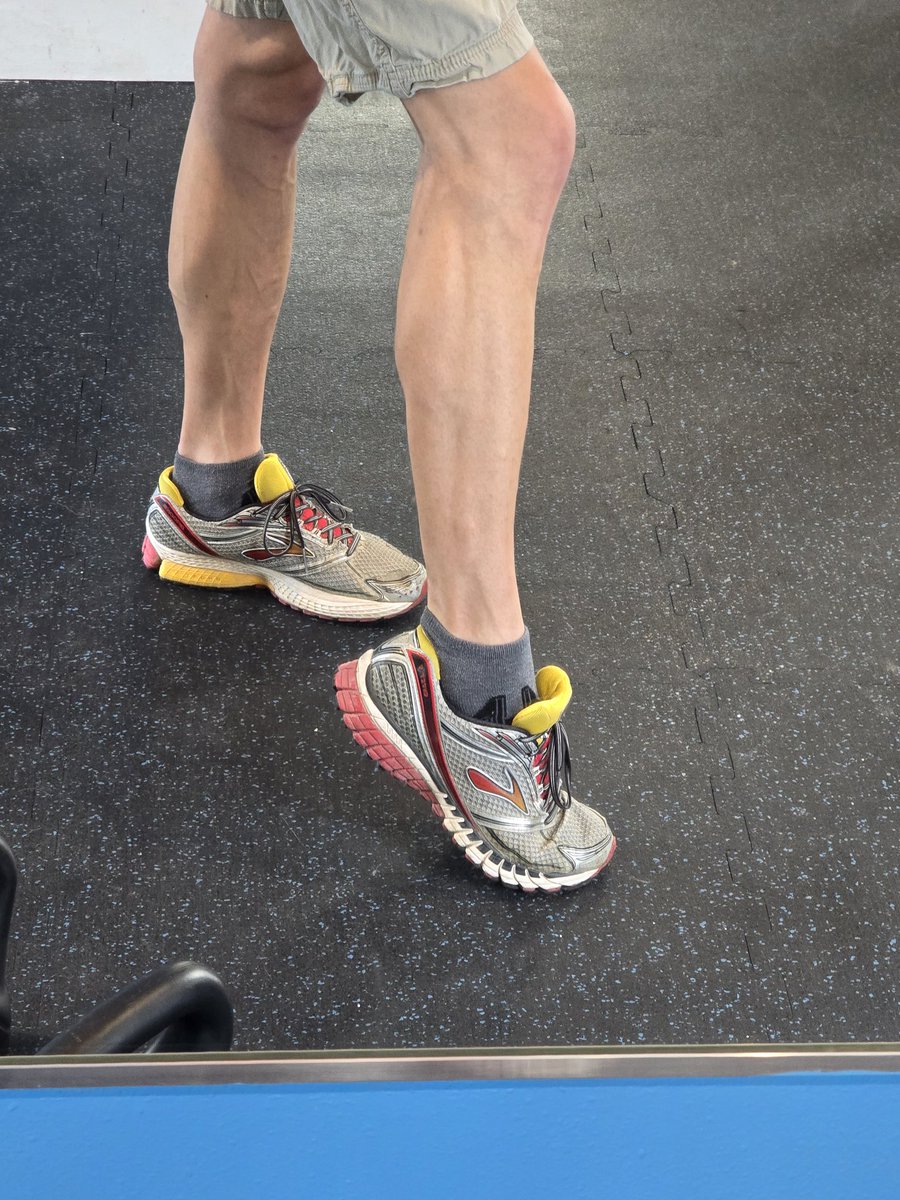 The lean legs of a dino who runs
#Runner #Gympic
