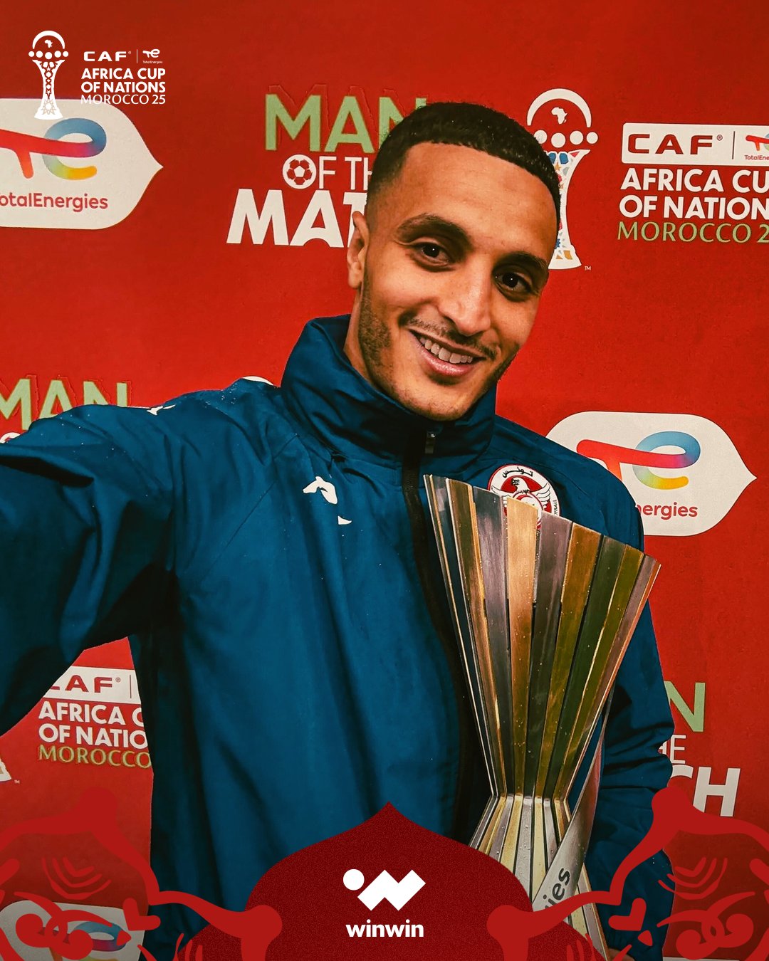 سجل هدفين وأسهم في فوز تونس على أوغندا بنتيجة 3 أهداف لهدف! إلياس العاشوري وصورة مع جائزة رجل المباراة 