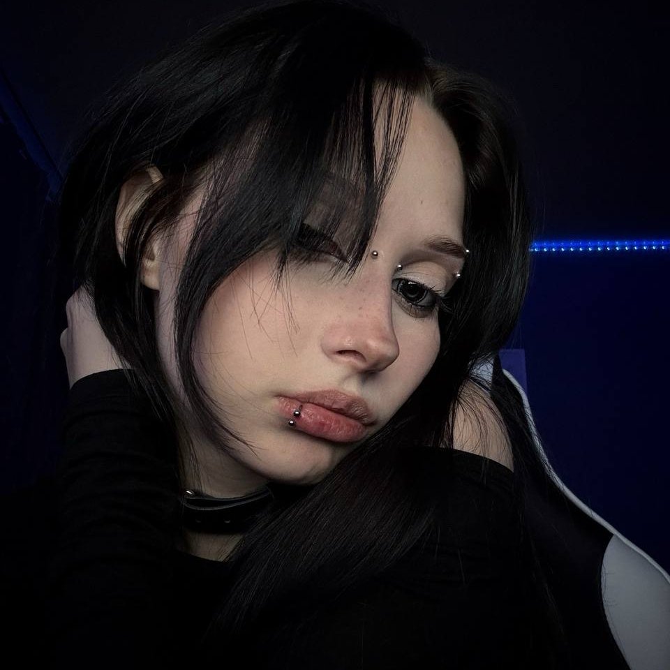 if anyone's seeing this, can u repyl with anything? im testing something fr😭