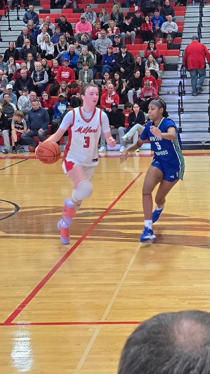 GirlsBkb's tweet image. It's the season of giving and no one does it better than our pg @gabbyhoops32!  Gabby has 37 assists to only 8 turnovers this year despite facing some great defenses and tons of pressure.  Thats a 4.6 assist to turnover ratio!  #SharingIsCaring