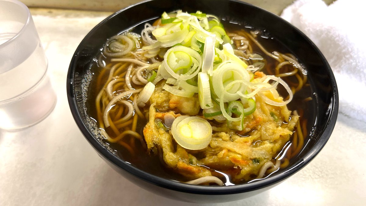 日の出そば
天玉そば470円也
濃ゆいつゆが旨い