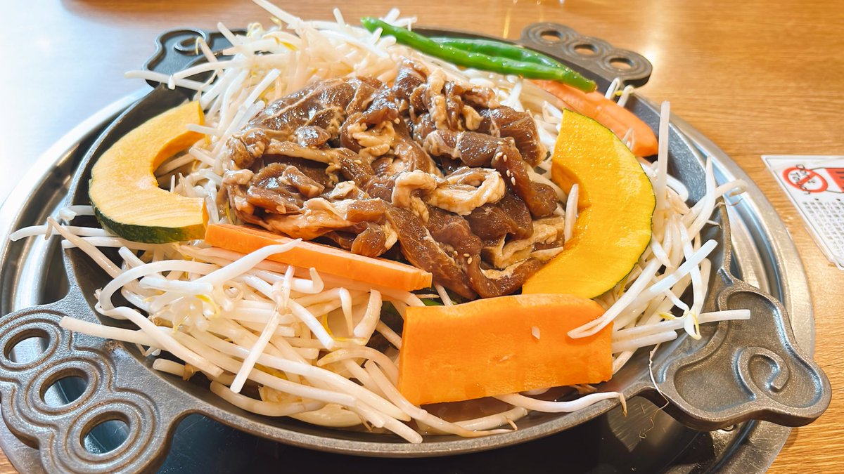 松尾ジンギスカン
漬けラム肉が王道