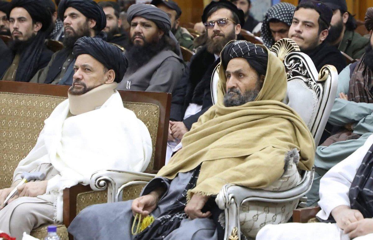 که چېرته د جمهوریت وزیران داسې مریضان وای، اوس به ترکیه، دوبۍ او هند کې له تداوي لاندې و، د خپل وزارت، کارونو او پرمختګونو به هیڅ کیسه کې نه ول؛ خو د ا.ا.ا مشران سره له سختو مریضیو او دردونو بیا هم خپلو کارونو ته ژمن او وفادار دي.