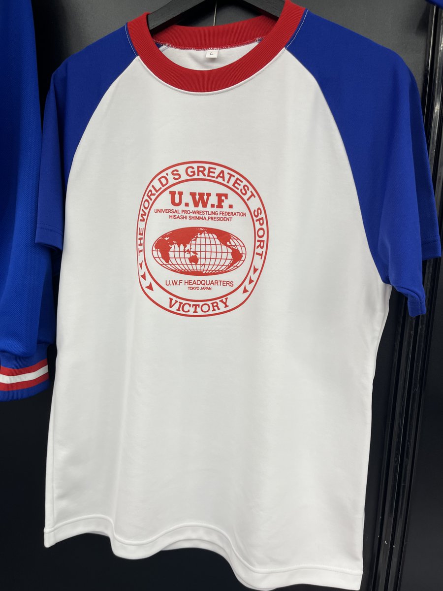 shosen_prowres's tweet image. 【👊イベント情報👊】
【UWF40周年記念”無限大記念日”】
⇒shosen.tokyo/apps/note/?lp=…

ジャージ全サイズ、ユニフォームシャツ2種Lサイズが完売いたしました🙇

1月2日（金）12:00より書泉オンラインショップにて受注販売いたします‼️
⇒shosen.tokyo

#UWF #UWF40周年 #無限大記念日