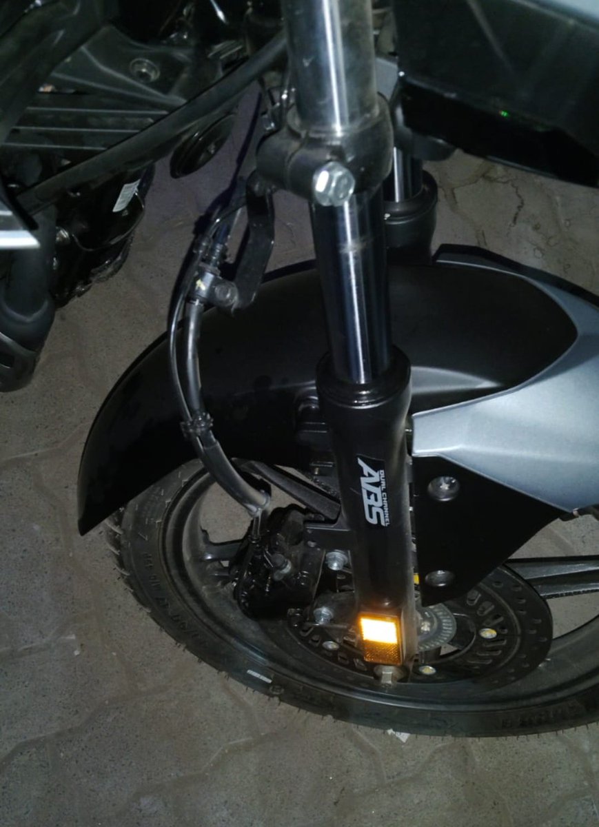 rizwan_sangade's tweet image. Disappointed! 😡 Bought Hero Xtreme 125R on 22/12/25 from Roha Raigad showroom &amp;amp; front shockers r already leaking oil in just 2 days. Big safety risk!
​Please fix/replace this under warranty ASAP.
@HeroMotoCorp @HeroMotoCorp_In
​#HeroMotoCorp #Xtreme125R #QualityIssue #Roha