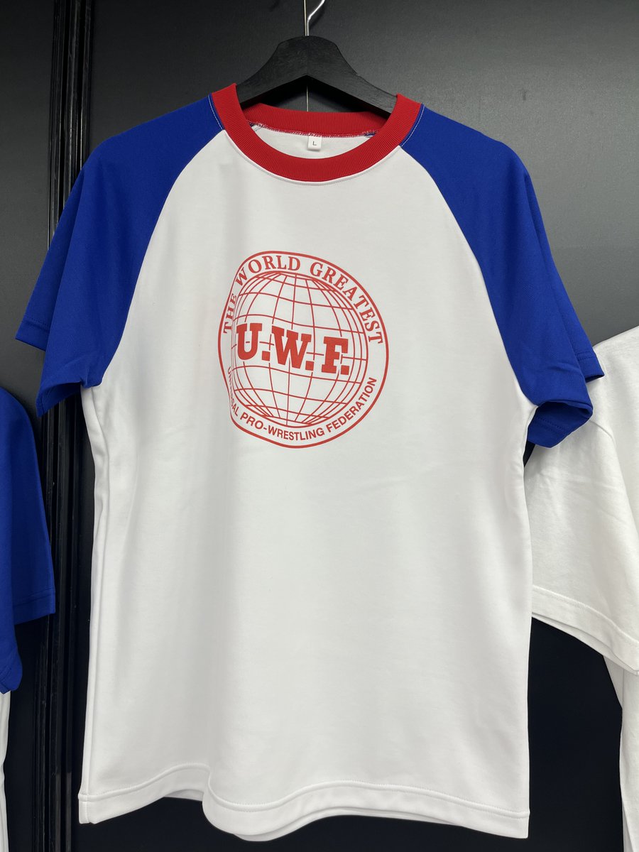 shosen_prowres's tweet image. 【👊イベント情報👊】
【UWF40周年記念”無限大記念日”】
⇒shosen.tokyo/apps/note/?lp=…

ジャージ全サイズ、ユニフォームシャツ2種Lサイズが完売いたしました🙇

1月2日（金）12:00より書泉オンラインショップにて受注販売いたします‼️
⇒shosen.tokyo

#UWF #UWF40周年 #無限大記念日
