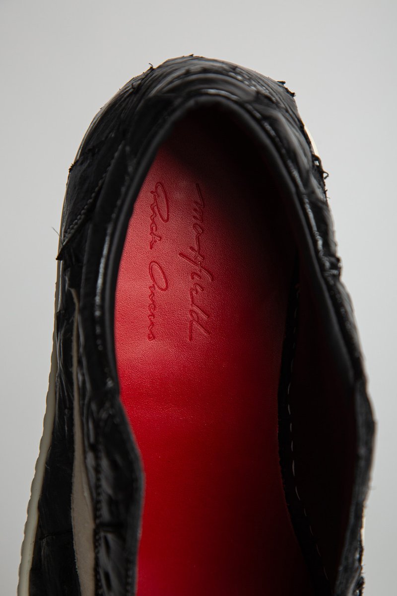 JustFreshKicks tweet media