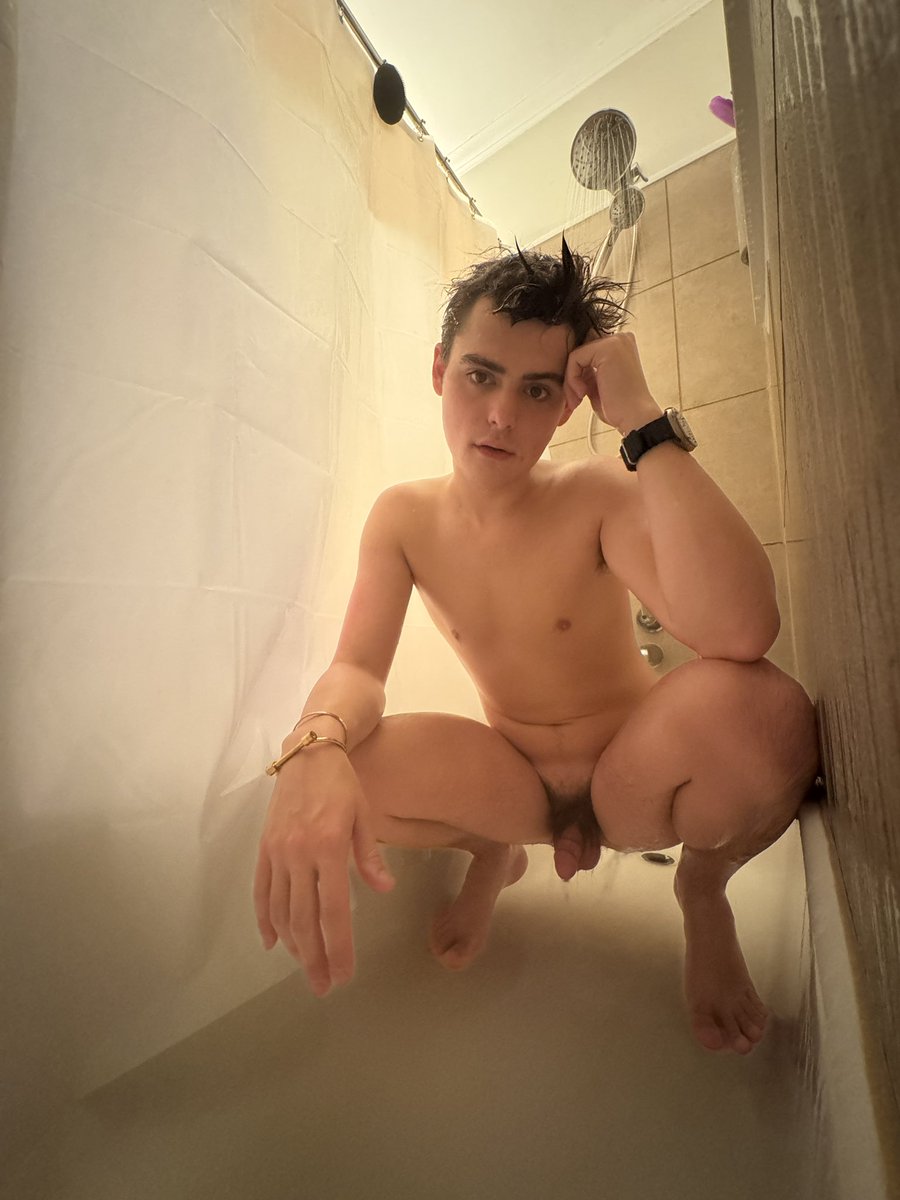 DylanFruits09's tweet photo. Still waiting for you… https://t.co/gdfFn3fqnj