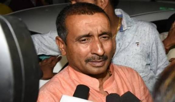 KraantiKumar's tweet photo. न्यायिक व्यवस्था में ज्यूरी सिस्टम की वापसी अब ज़रूरी है. न्याय को केवल चुनिंदा जजों के भरोसे नहीं छोड़ा जा सकता, 

क्योंकि आज न्याय कम और अपराधियों को जमानत देकर अराजकता फैलाई जा रही है.

उन्नाव बलात्कार मामले में दोषी पूर्व BJP विधायक कुलदीप सिंह सेंगर की उम्रकैद की सज़ा को दिल्ली हाई कोर्ट ने निलंबित कर दिया.

इस फैसले के खिलाफ पीड़िता, उसकी मां और एक सामाजिक कार्यकर्ता शांतिपूर्ण प्रदर्शन कर रहे थे, लेकिन दिल्ली पुलिस ने उन्हें जबरन हटा दिया.

अब ज़रूरत है कि पत्रकारों, शिक्षकों और सामाजिक कार्यकर्ताओं को शामिल कर हर कोर्ट में ज्यूरी व्यवस्था लागू हो. सिर्फ जजों के भरोसे न्याय उचित नहीं है.