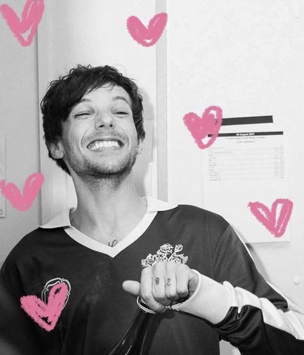 loverchiefs87's tweet image. louis tomlinson está fazendo 34 anos mas ele já teve...

🧵 a thread: