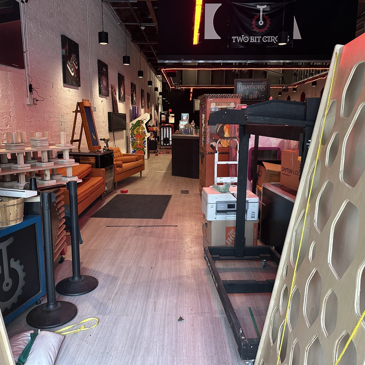 3rdStOccupancy's tweet photo. Two Bit Circus is in the process of moving out of their Third Street Promenade location at 1220 3rd Street in Santa Monica. Sources say they are moving back to the Downtown Los Angeles Arts District in 2026.
#SantaMonica #ThirdStreetPromenade #TwoBitCircus https://t.co/cEZmr9TcEe