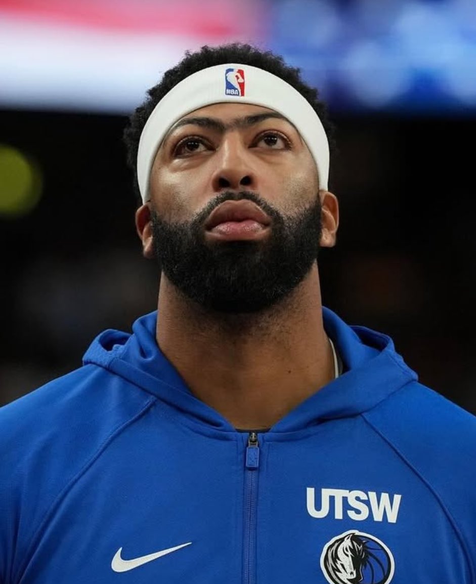 TheHoopCentral's tweet photo. ANTHONY DAVIS OVER THE LAST 3 GAMES:

30.0 PPG
13.7 RPG
2.7 APG
58.2% FG
35.1 MPG https://t.co/r8QZdHBvvw